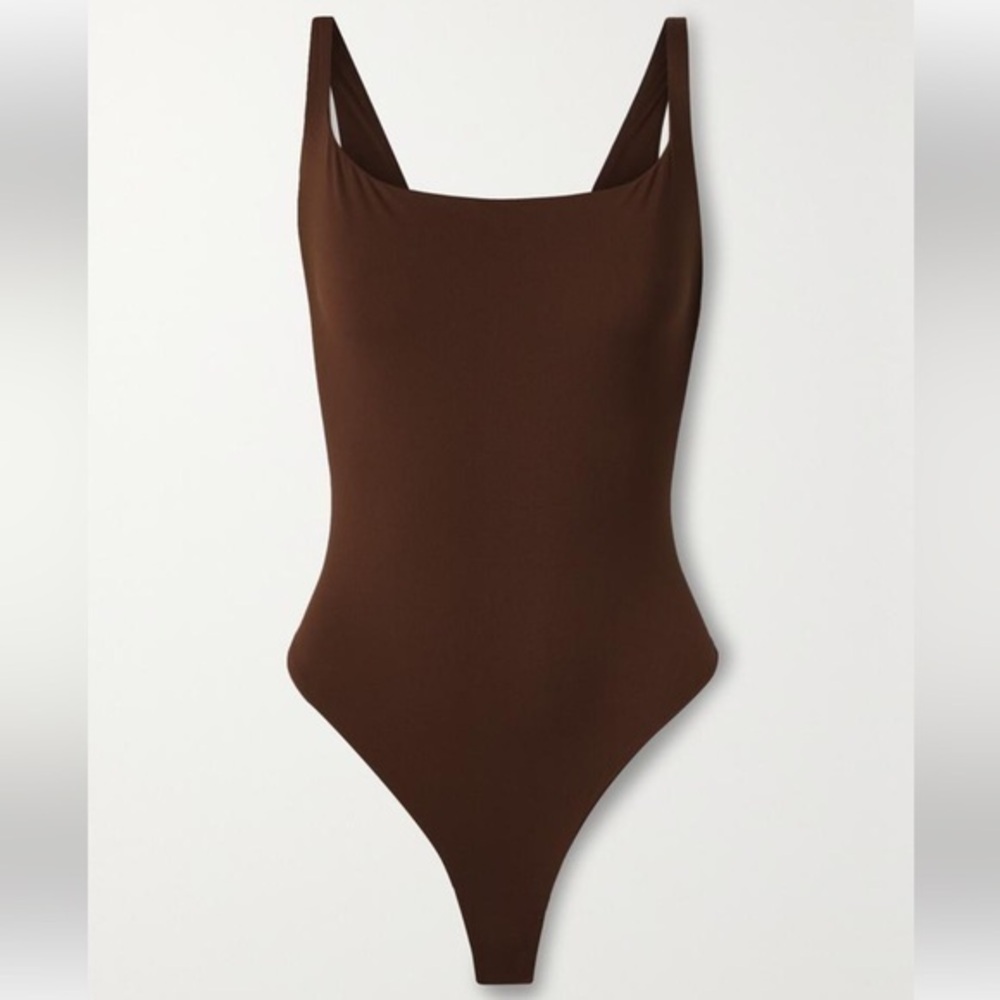 SKIMS FITS EVERYBODY’ SQUARE NECK BODYSUIT
STYLE  211316388